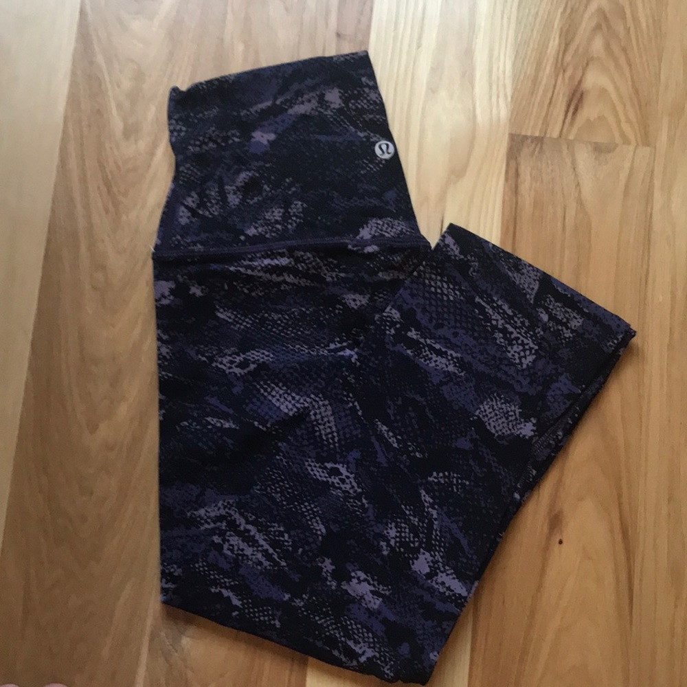 Never worn size 4 align 28” lululemon pant
